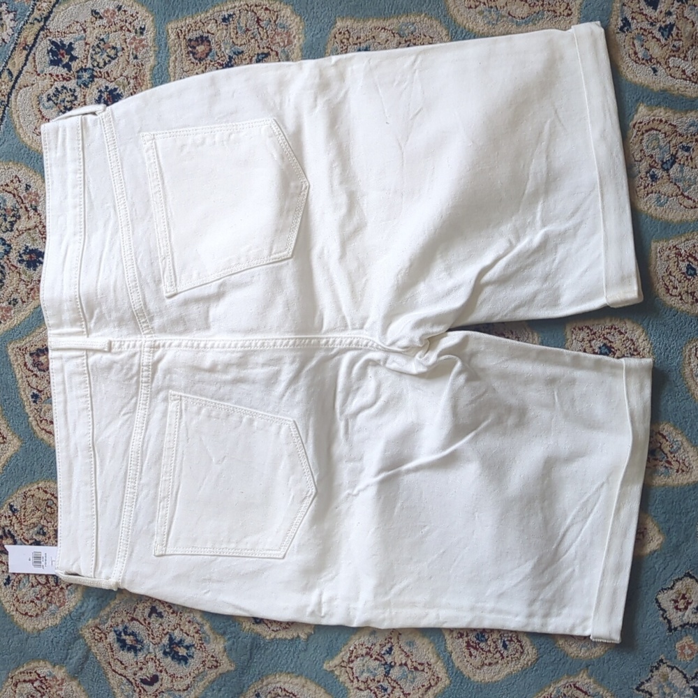 Women's Old Navy High Rise Bermuda Shorts NWT - Picture 5 of 7